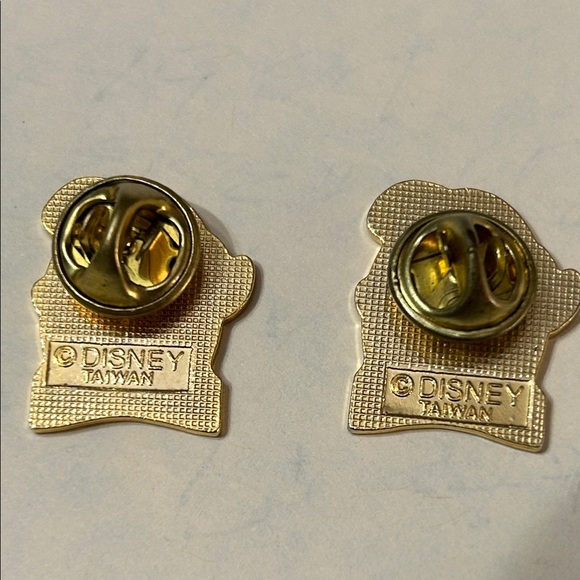 Disney Cute little hat pins collectibles - Picture 2 of 3